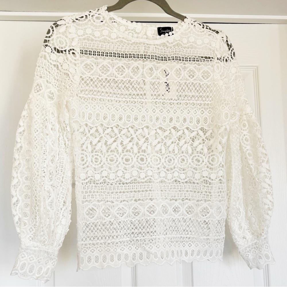 NWT Beautiful Lace Bell Sleeve Blouses - Picture 3 of 15